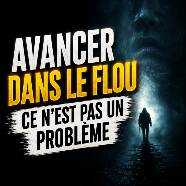 Personne avançant dans le brouillard pour illustrer le fait d’avancer dans le flou dans un accompagnement structuré.